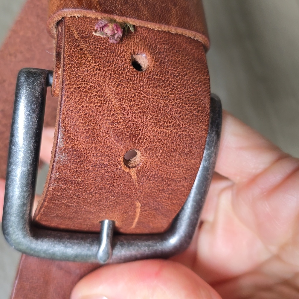 British Belt Company Men's Ravens Italian Leather Center Bar Buckle Belt 32